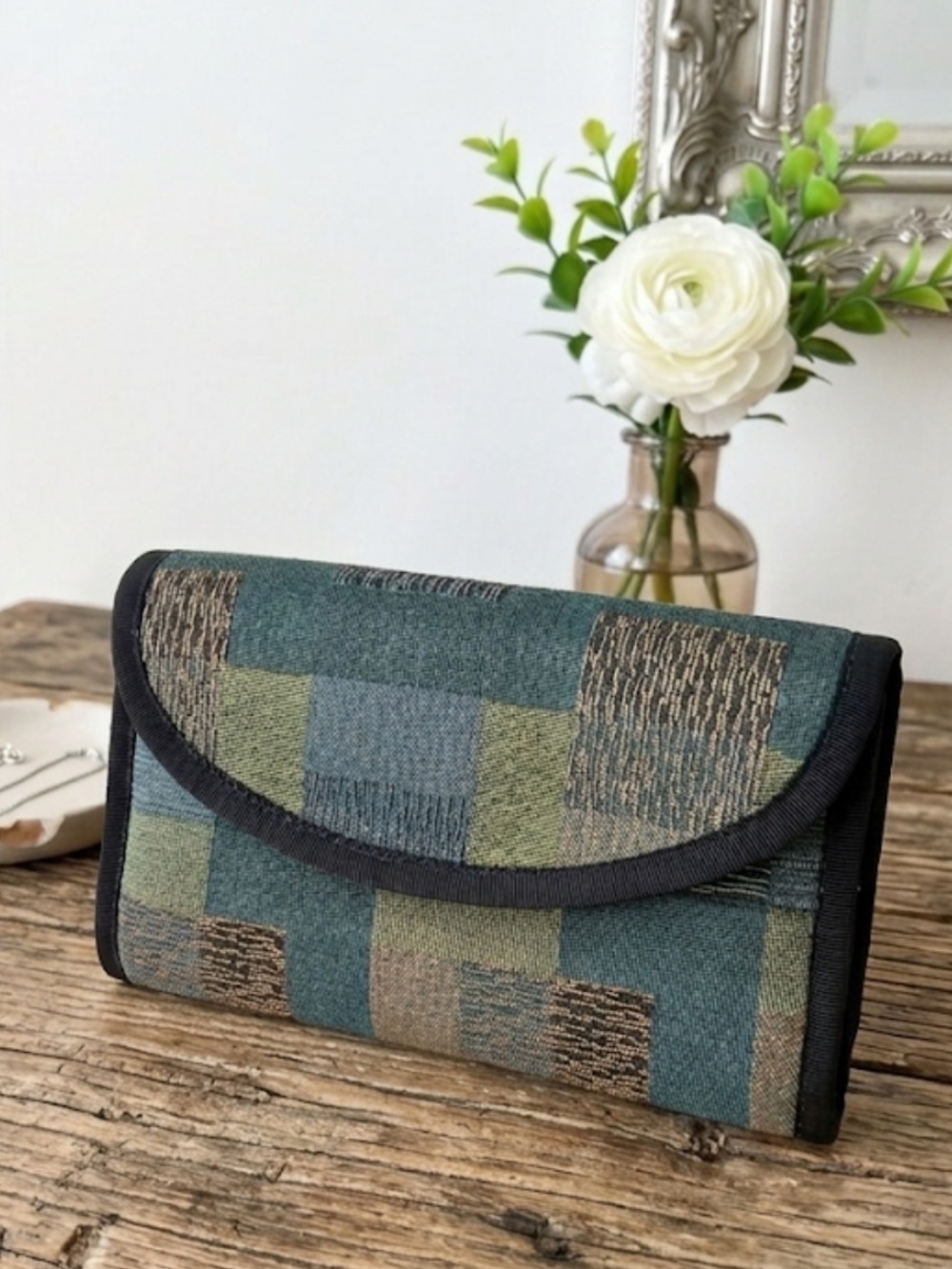 Patchwork Foldover Wallet Clutch Women Bags
Multi Storage wallet Magnetic Snap
